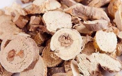 鼻头痘痘挤出来的白色物质是什么,团状红痘痘