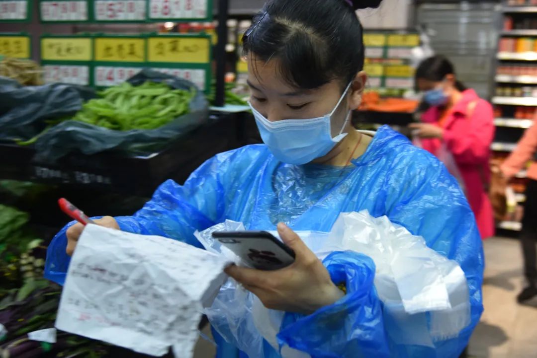 小家大爱|黄双鸟家庭：从采购到维修，这个小家为700多名居民“跑腿”