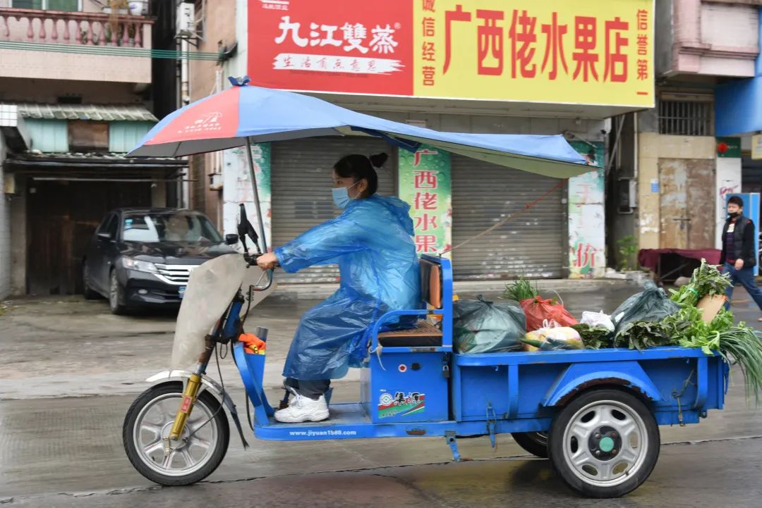 小家大爱|黄双鸟家庭：从采购到维修，这个小家为700多名居民“跑腿”