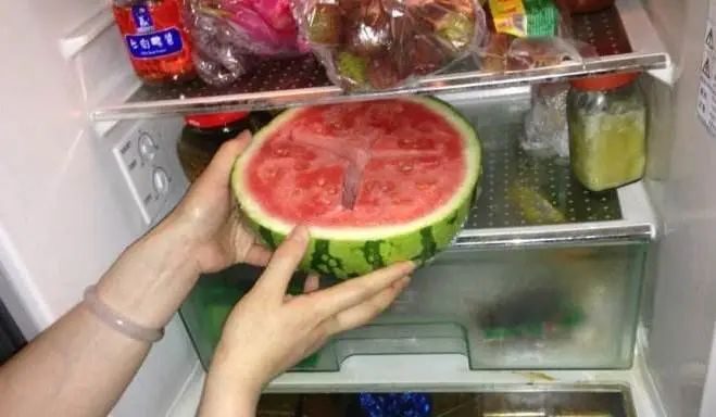 女子吃冰西瓜后危险吗,吃冰西瓜险丧命疾控中心紧急提醒