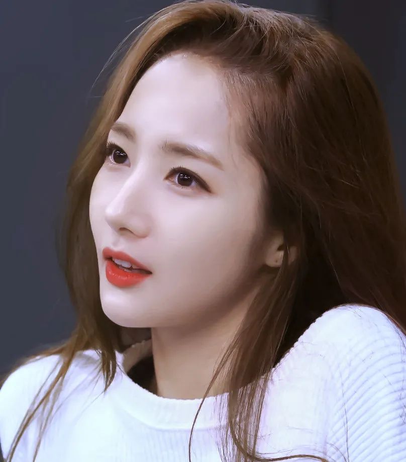 pony使用的底妆,pony化妆从洗脸开始