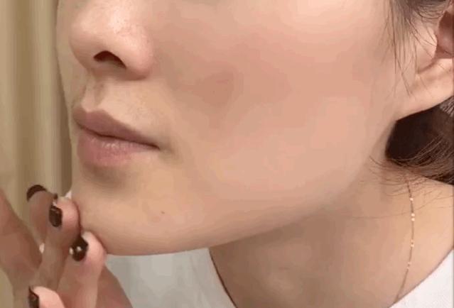 pony使用的底妆,pony化妆从洗脸开始