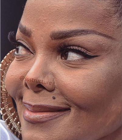 pony使用的底妆,pony化妆从洗脸开始