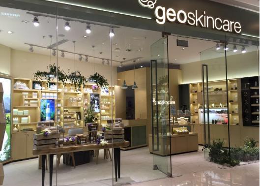 pony使用的底妆,pony化妆从洗脸开始