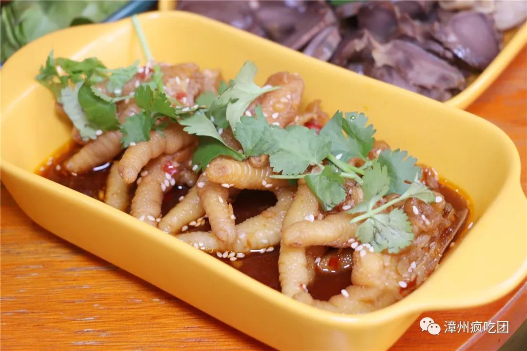 5折！这家店有意思！白天卖特色冰粉！晚上变身小酒馆！就在芳华横路