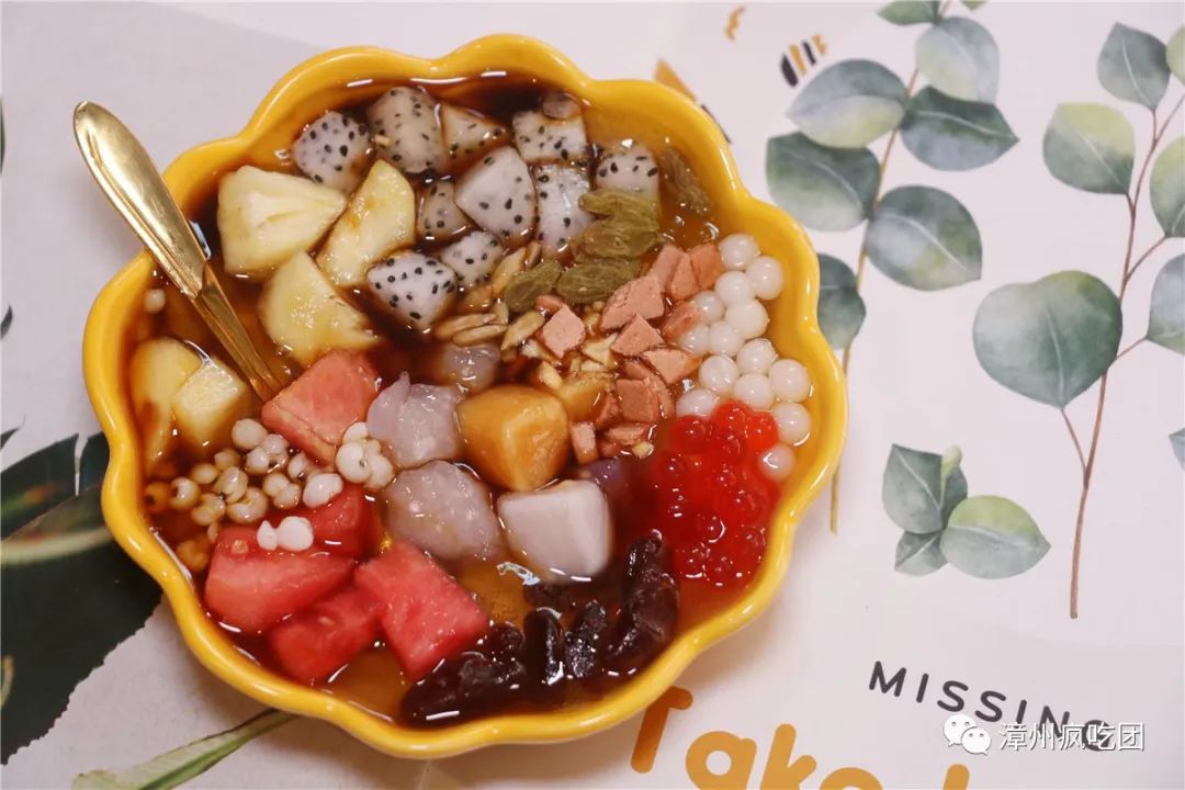 5折！这家店有意思！白天卖特色冰粉！晚上变身小酒馆！就在芳华横路