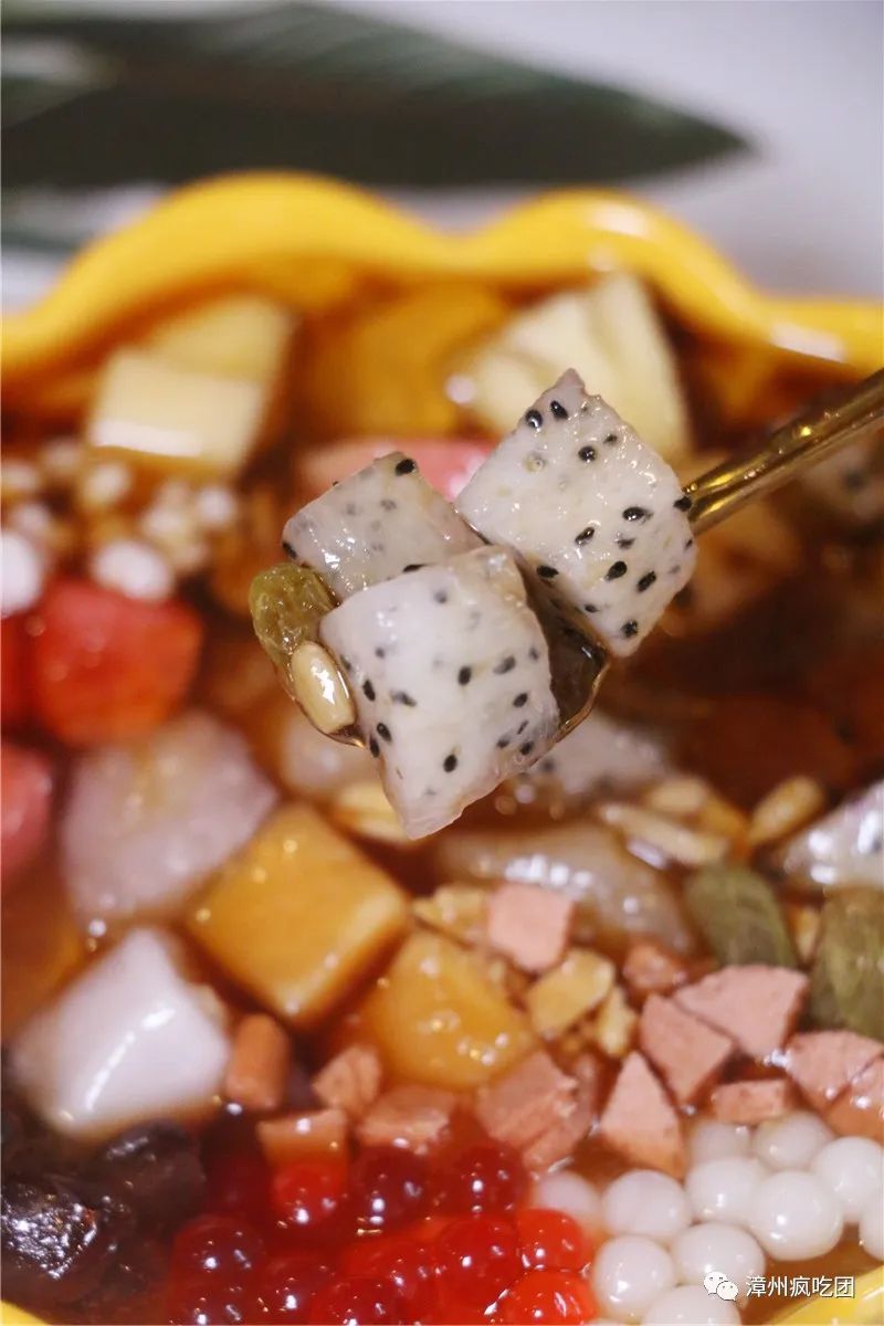 5折！这家店有意思！白天卖特色冰粉！晚上变身小酒馆！就在芳华横路