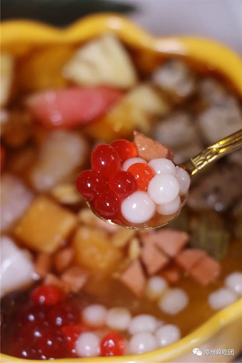 5折！这家店有意思！白天卖特色冰粉！晚上变身小酒馆！就在芳华横路