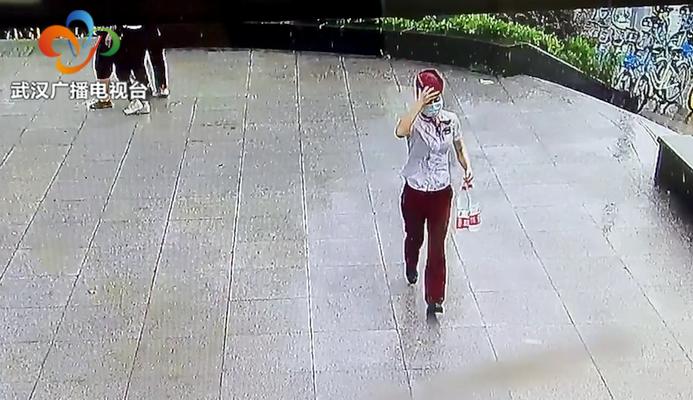 地铁暴雨乘客暖心,地铁员工带给我的感动