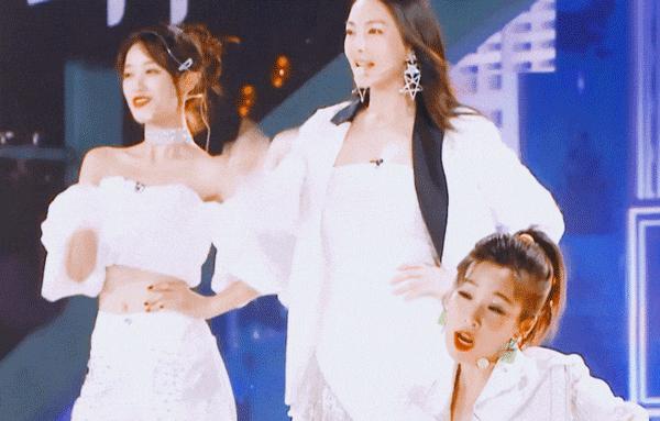 女生胸特别大是病吗,女生变胖胸会大吗