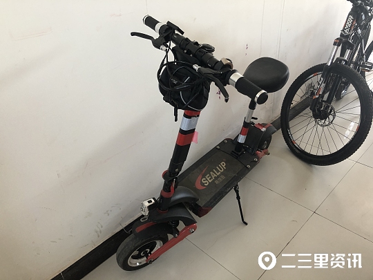 代驾小哥骑电动车出交通事故,代驾司机骑折叠电动车被撞