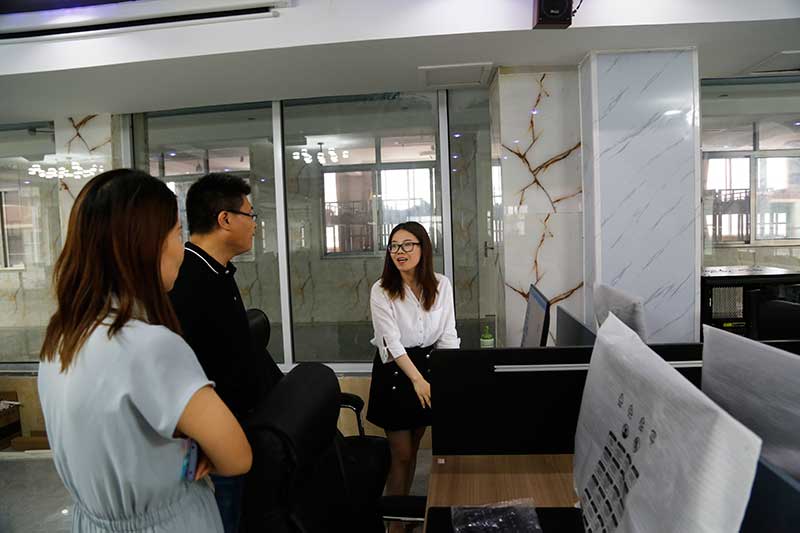 托起明天的希望,开启明天的快乐