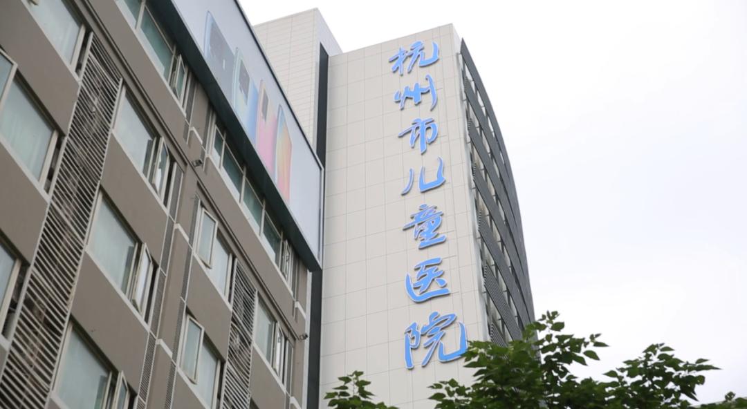 婴儿过敏全身泛红用药,8个月宝宝过敏脸上身上都红红的