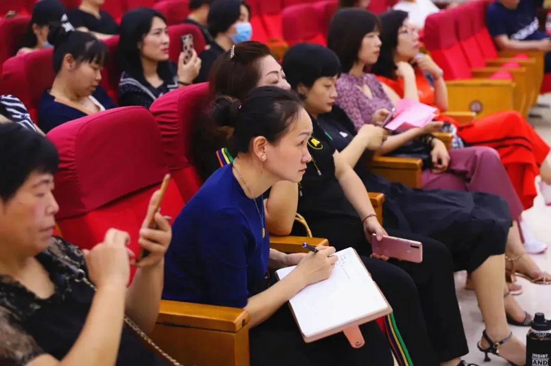 厉害了！把手机变成新农具，萧山所前女镇长带着村嫂直播带货！