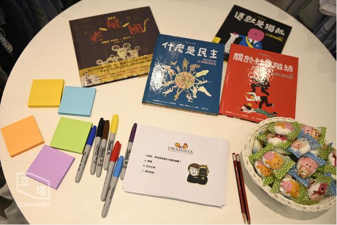 在内地钱挣够了?香港商人在童装店放2米高暴徒像“吸引小朋友”