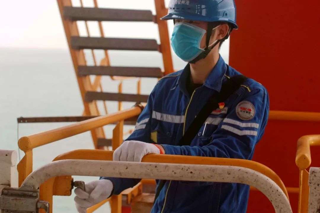 用心“抓”好每一斗煤！走近国投钦州港“全能操作能手”