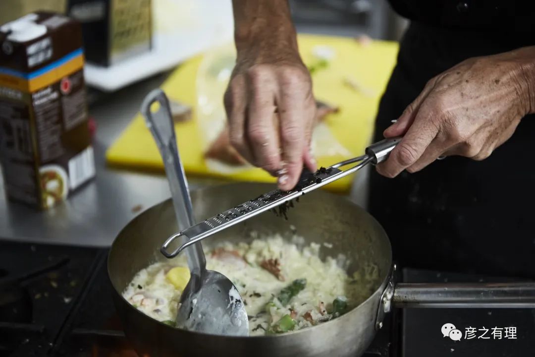 别看它长得像“粪球”，却是“黄金”配料，错过了要等一整年