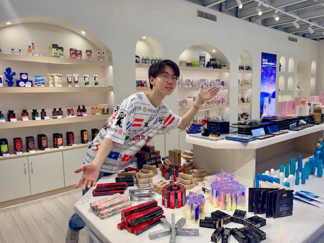 618！青白江惊现“护肤达人”小哥哥！