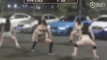 几个女子在街头热舞,三女子在街边热舞引热议