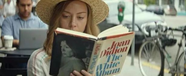 几个女子在街头热舞,三女子在街边热舞引热议