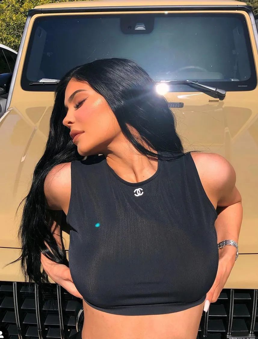 1.7亿买豪宅只为放球鞋?她说:老娘买鞋的快乐只有3秒