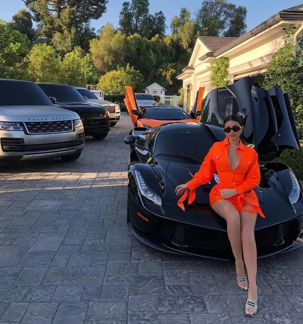 1.7亿买豪宅只为放球鞋?她说:老娘买鞋的快乐只有3秒