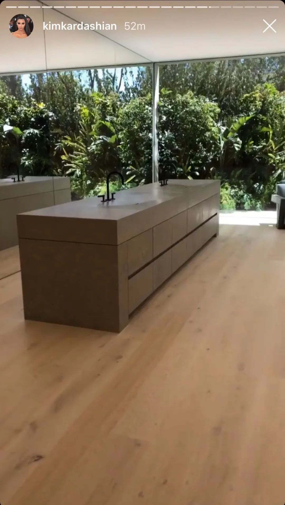 1.7亿买豪宅只为放球鞋?她说:老娘买鞋的快乐只有3秒