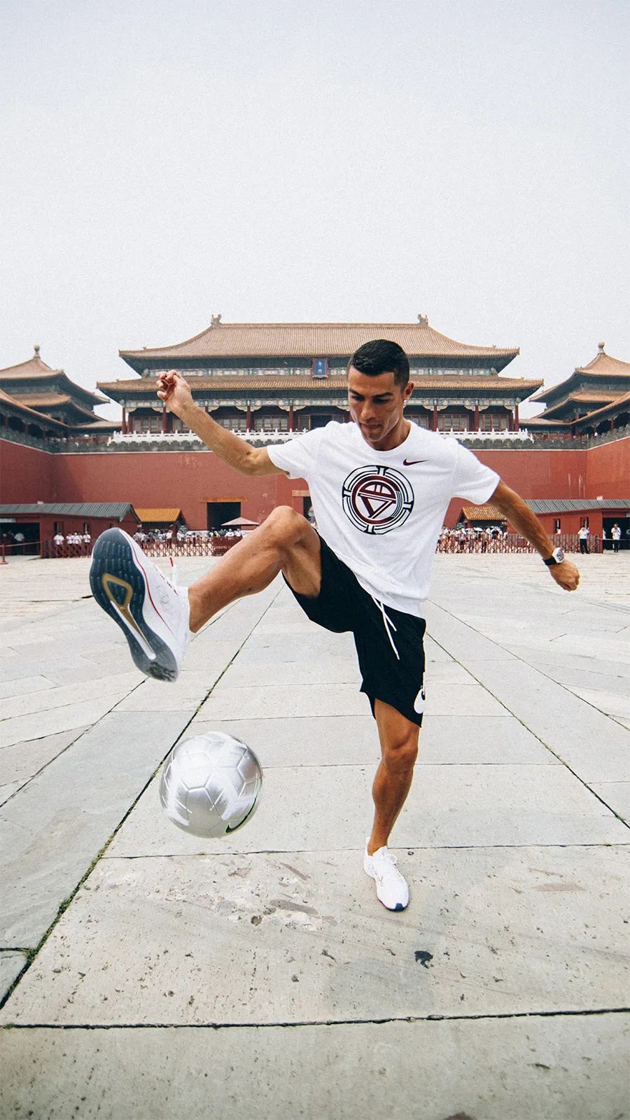 1.7亿买豪宅只为放球鞋?她说:老娘买鞋的快乐只有3秒