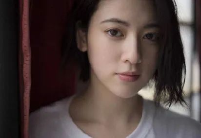 成熟系淡颜妆容御姐妆,清冷厌世风妆容