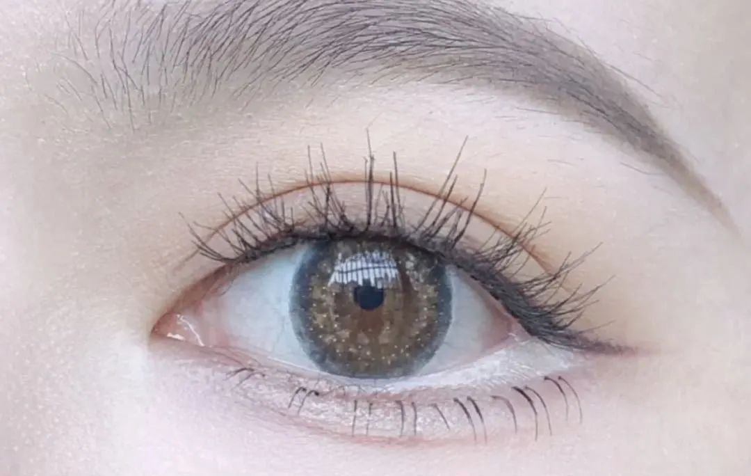 成熟系淡颜妆容御姐妆,清冷厌世风妆容