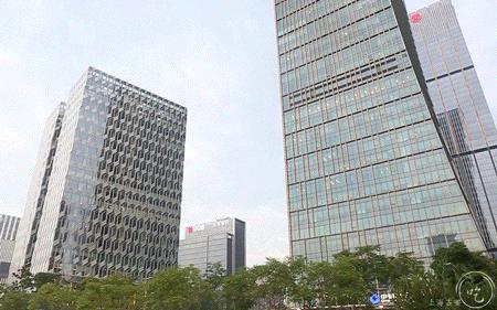 太刚了!这店居然敢开在「中国第一夜店」楼下...