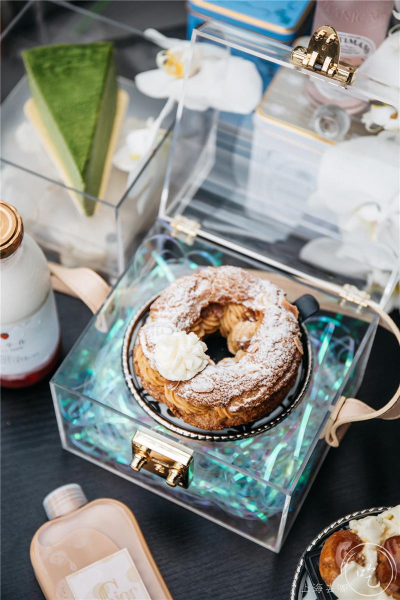 太刚了!这店居然敢开在「中国第一夜店」楼下...