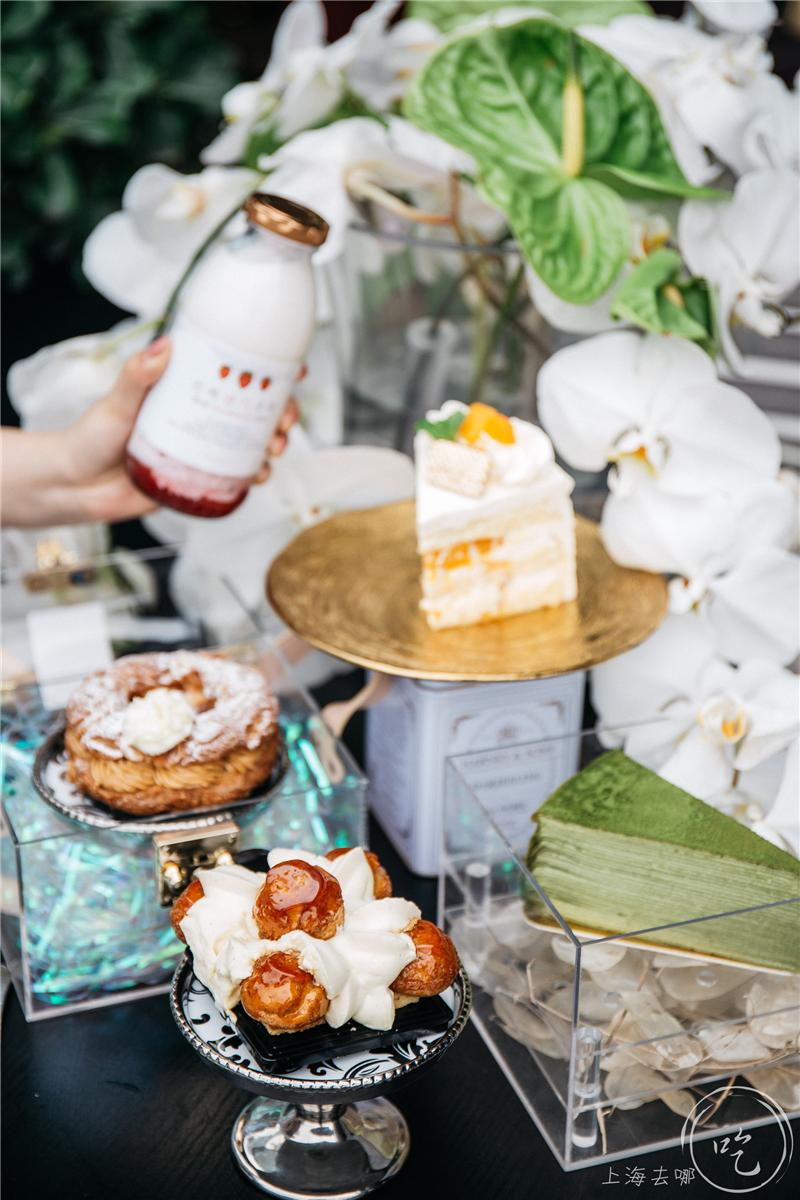 太刚了!这店居然敢开在「中国第一夜店」楼下...