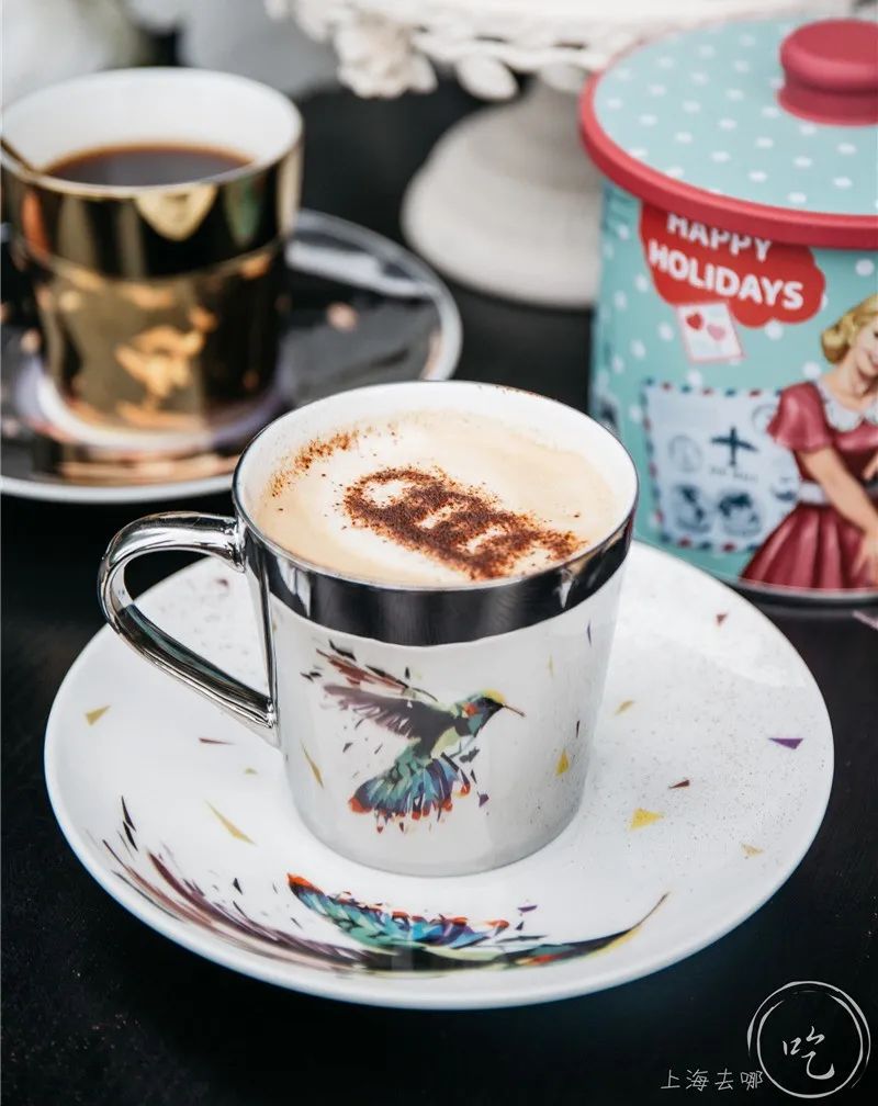 太刚了!这店居然敢开在「中国第一夜店」楼下...