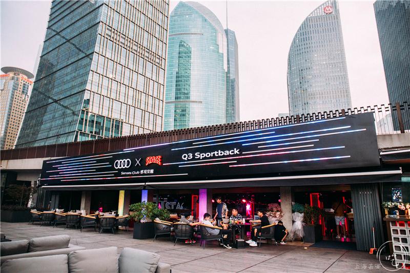 太刚了!这店居然敢开在「中国第一夜店」楼下...