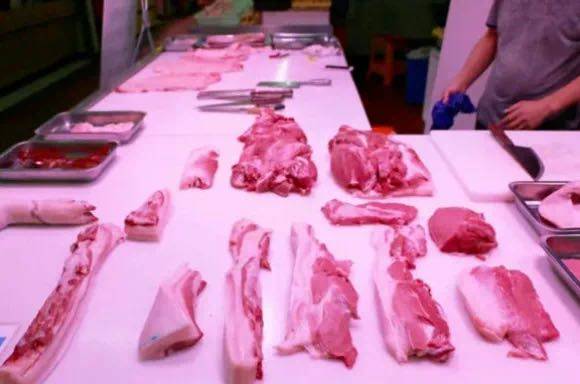 农贸市场的猪肉为啥一股腥臭味,为什么菜市场的猪肉比超市臭