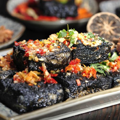 “代购、15个微信群”，只为了一口臭豆腐丨原创