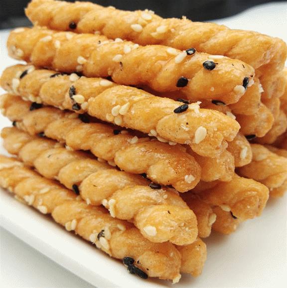 麻花吃起来又香又酥又甜,麻花吃起来又香又酥