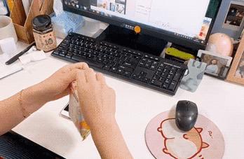 麻花吃起来又香又酥又甜,麻花吃起来又香又酥