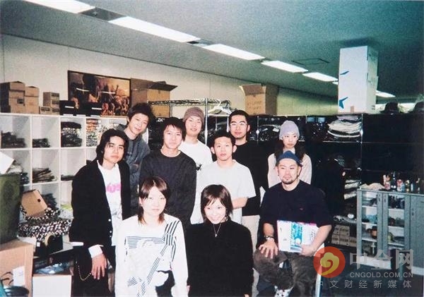 要玩月亮的日本大富商人生如此狂放