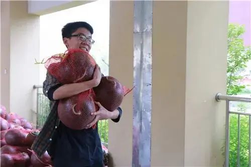 收取“防疫费”、筹钱买空调……家委会风波又起，问题出在哪？