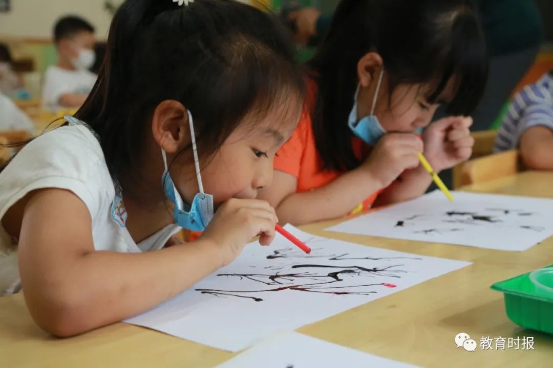 收取“防疫费”、筹钱买空调……家委会风波又起，问题出在哪？