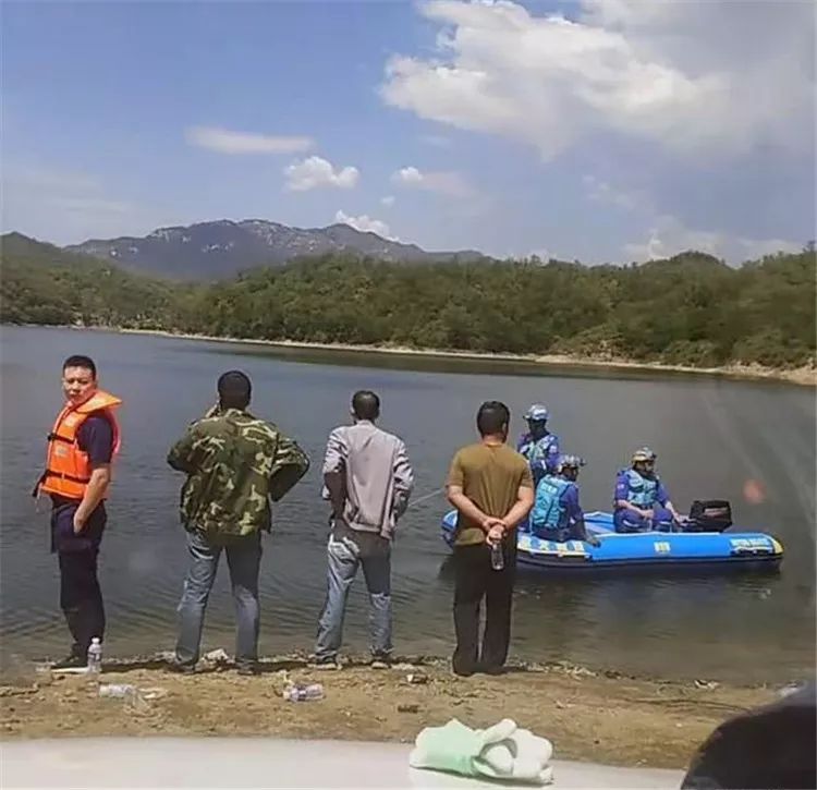 紧急事件警示双闪,紧急通知令人痛心的消息