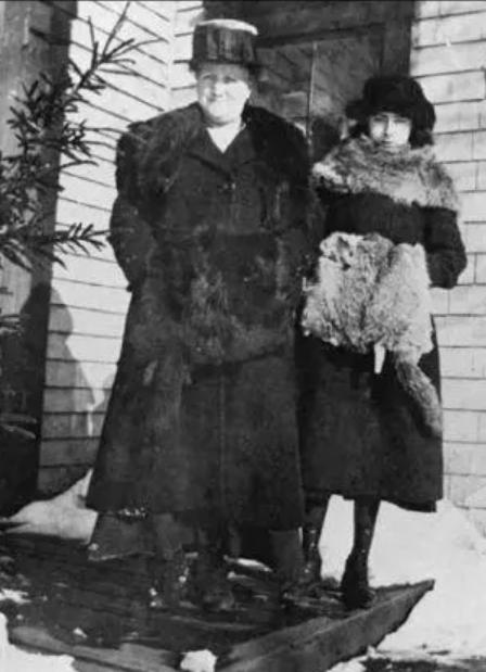 白宫为何求购加拿大农妇的画作?她一生凄凉,却用作品感动世界