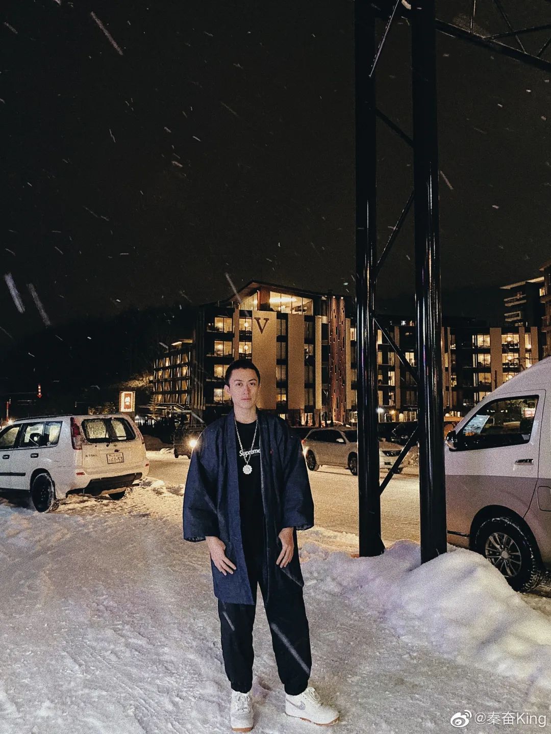 谁把富二代秦奋的车撞坏了,秦奋撞了几台车