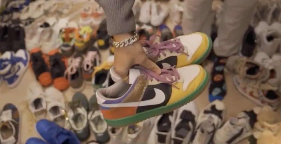 谁把富二代秦奋的车撞坏了,秦奋撞了几台车