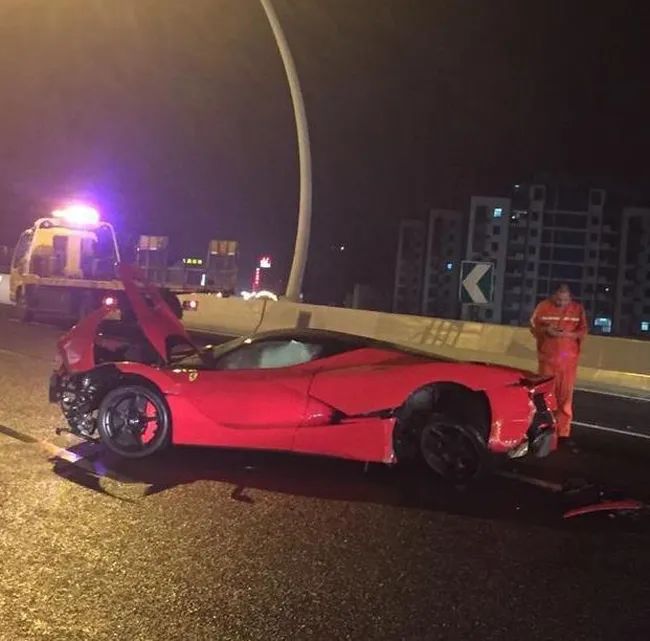 谁把富二代秦奋的车撞坏了,秦奋撞了几台车