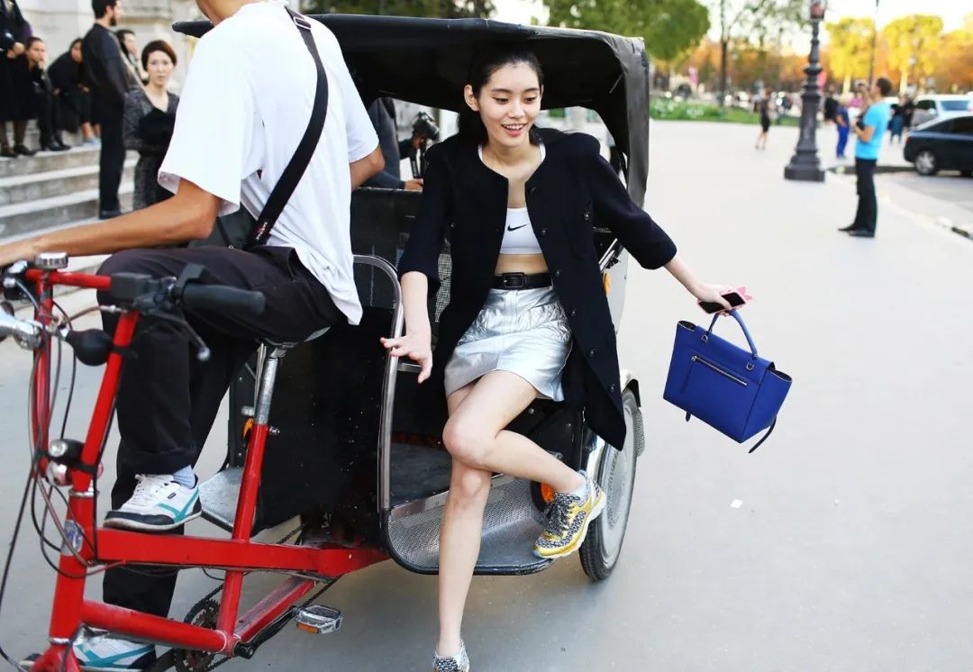 别追BM风了,今年做个NIKE女孩吧