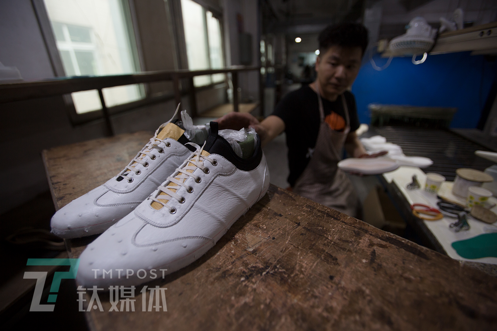 探访珠三角MCN培训课堂:工厂老板学直播卖货,应届毕业生想成李佳琦|钛媒体影像《在线》