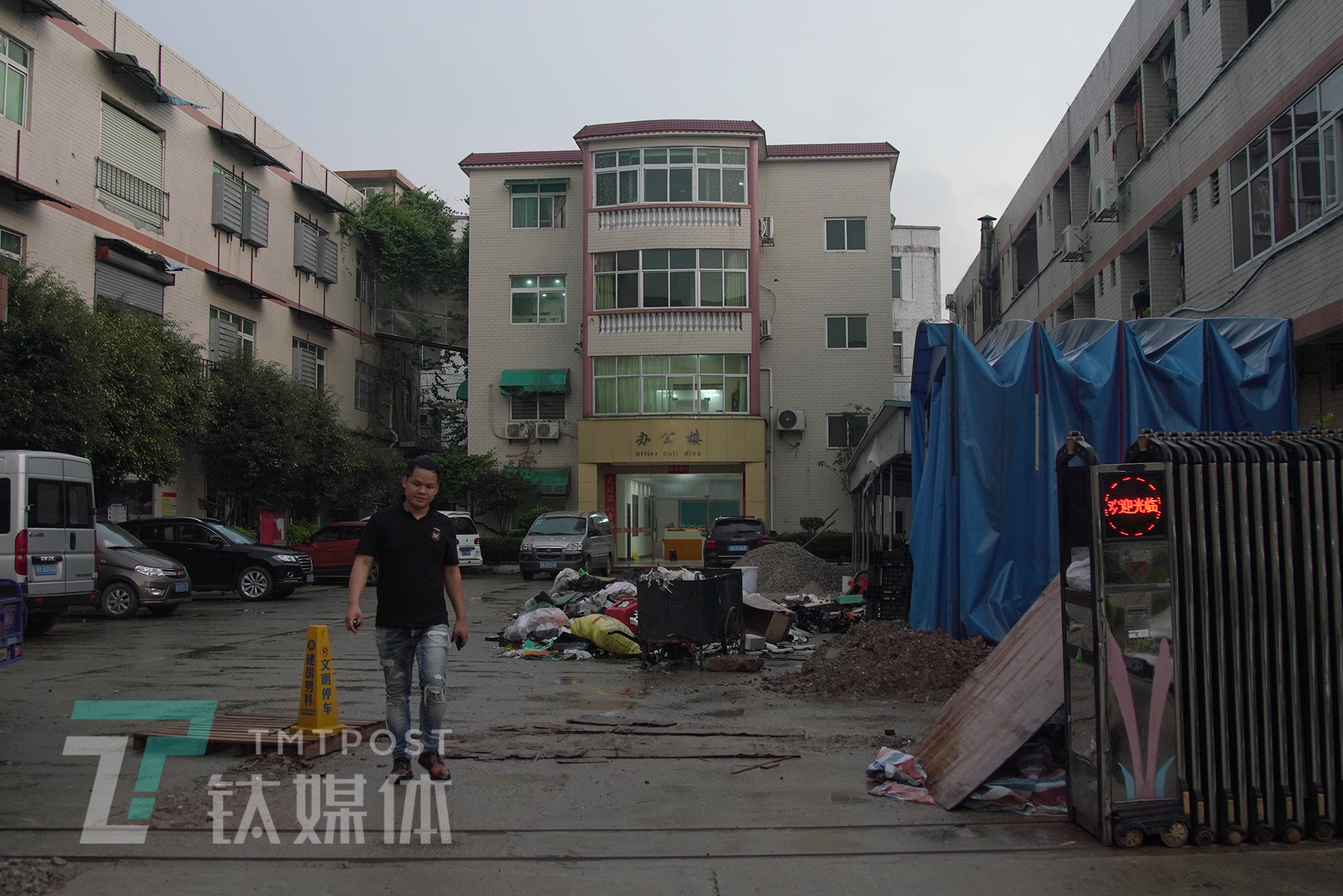 探访珠三角MCN培训课堂:工厂老板学直播卖货,应届毕业生想成李佳琦|钛媒体影像《在线》